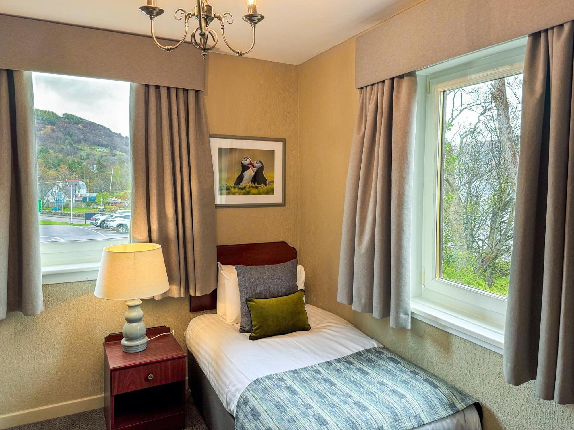 The Royal Hotel Ullapool Room photo